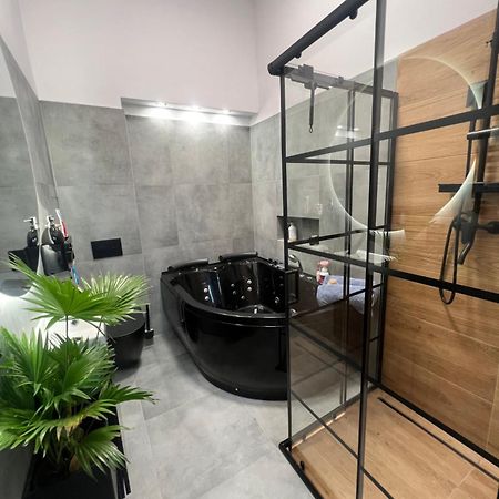 Loft W Centrum Z Jacuzzi Wroclaw Bagian luar foto