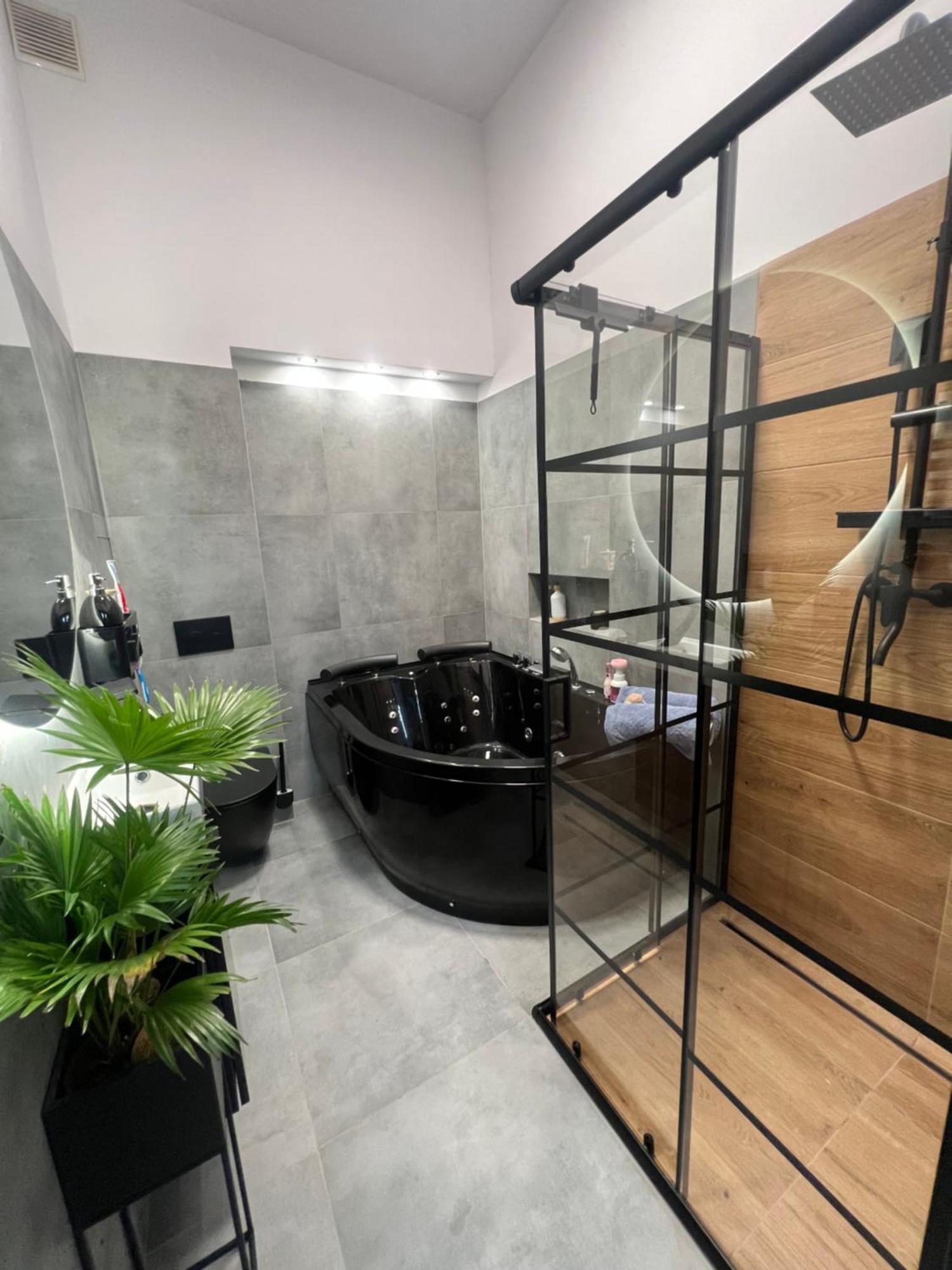Loft W Centrum Z Jacuzzi Wroclaw Bagian luar foto