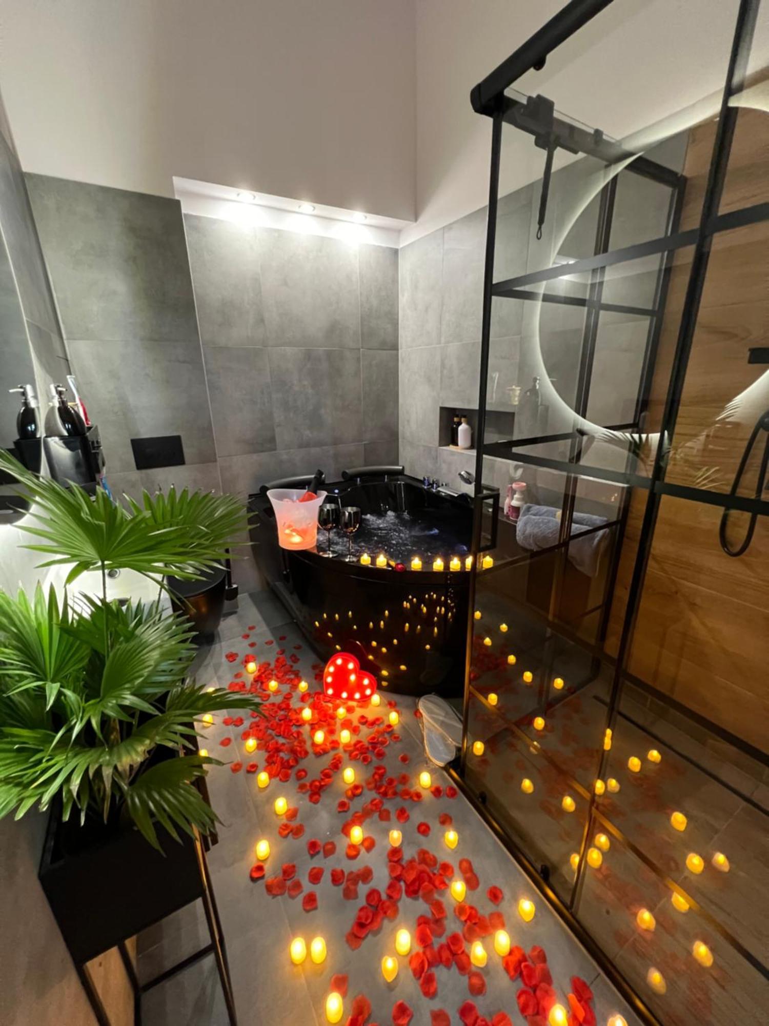 Loft W Centrum Z Jacuzzi Wroclaw Bagian luar foto